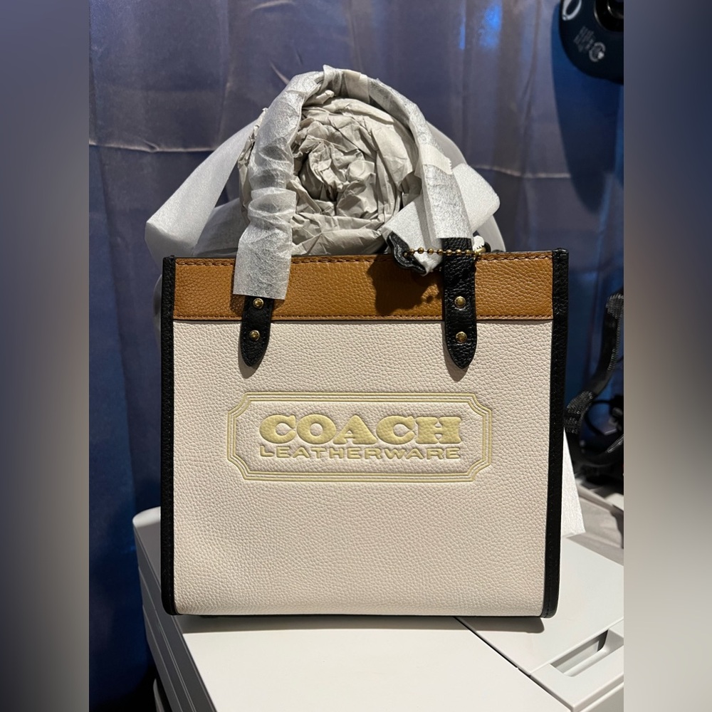 Coach field tote 22